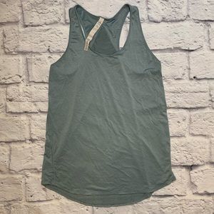 Lululemon Essential Tank pleated size 4